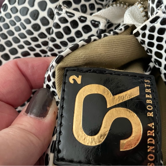 Sondra Roberts 2 crossbody bag - Picture 3 of 7